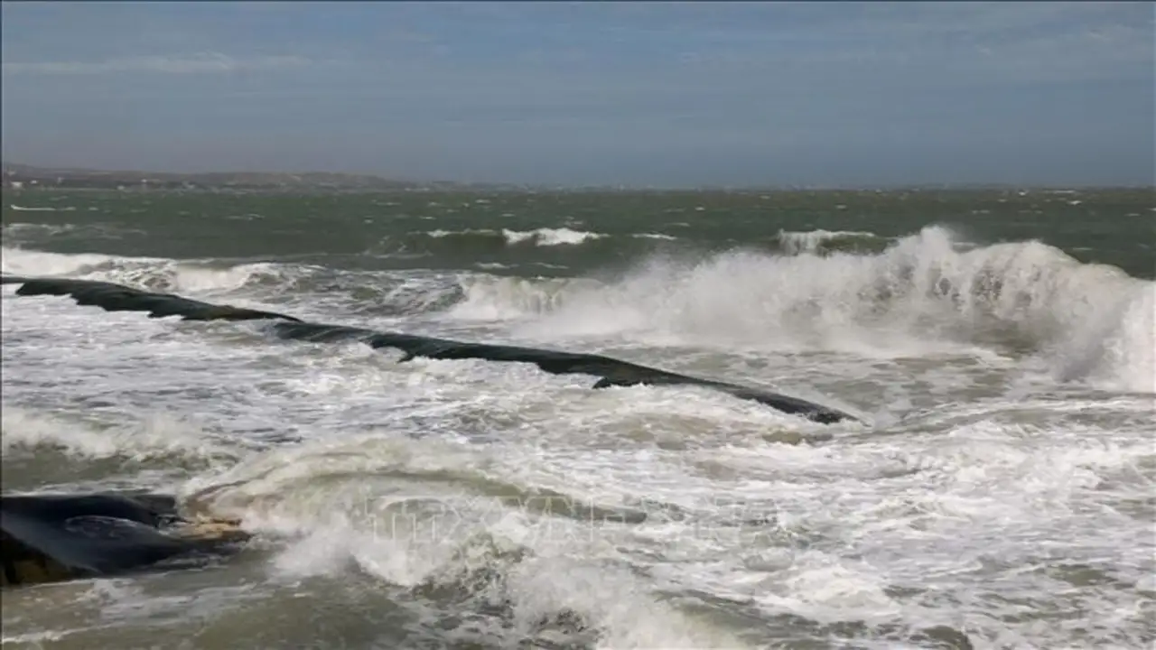 توقعات جوية تنذر بحدوث أعاصير وهبات رياح قوية مع هطول أمطار غزيرة محلياً